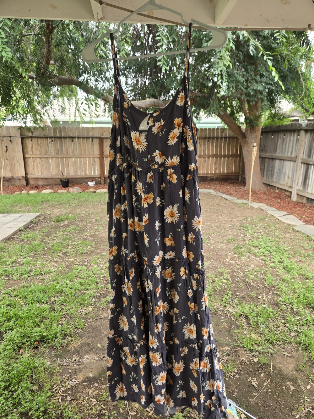Floral Sleeveless Midi Dress - Gray with Yellow Daisy Print